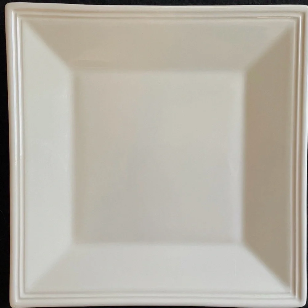 Williams Sonoma Cream Hudson  square plates 9”made in portugal set of 4 A11